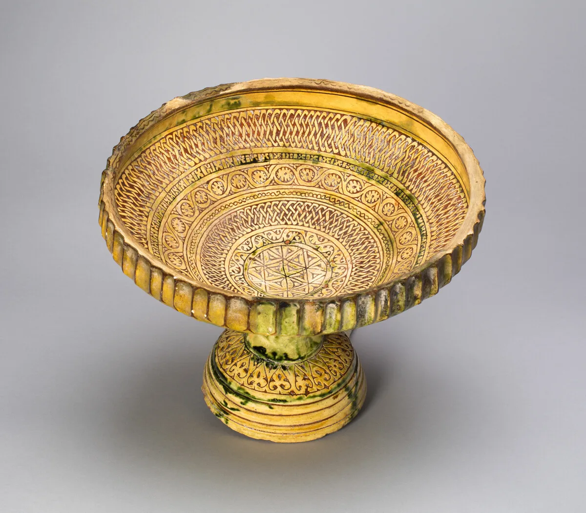 High-Footed Bowl — تصویر رکورد مؤسسهٔ هنر شیکاگو (دسترسی آزاد)