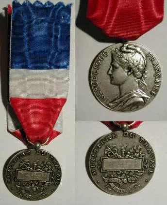 Honour medal for work service — تصویر رکورد ویکی‌داده