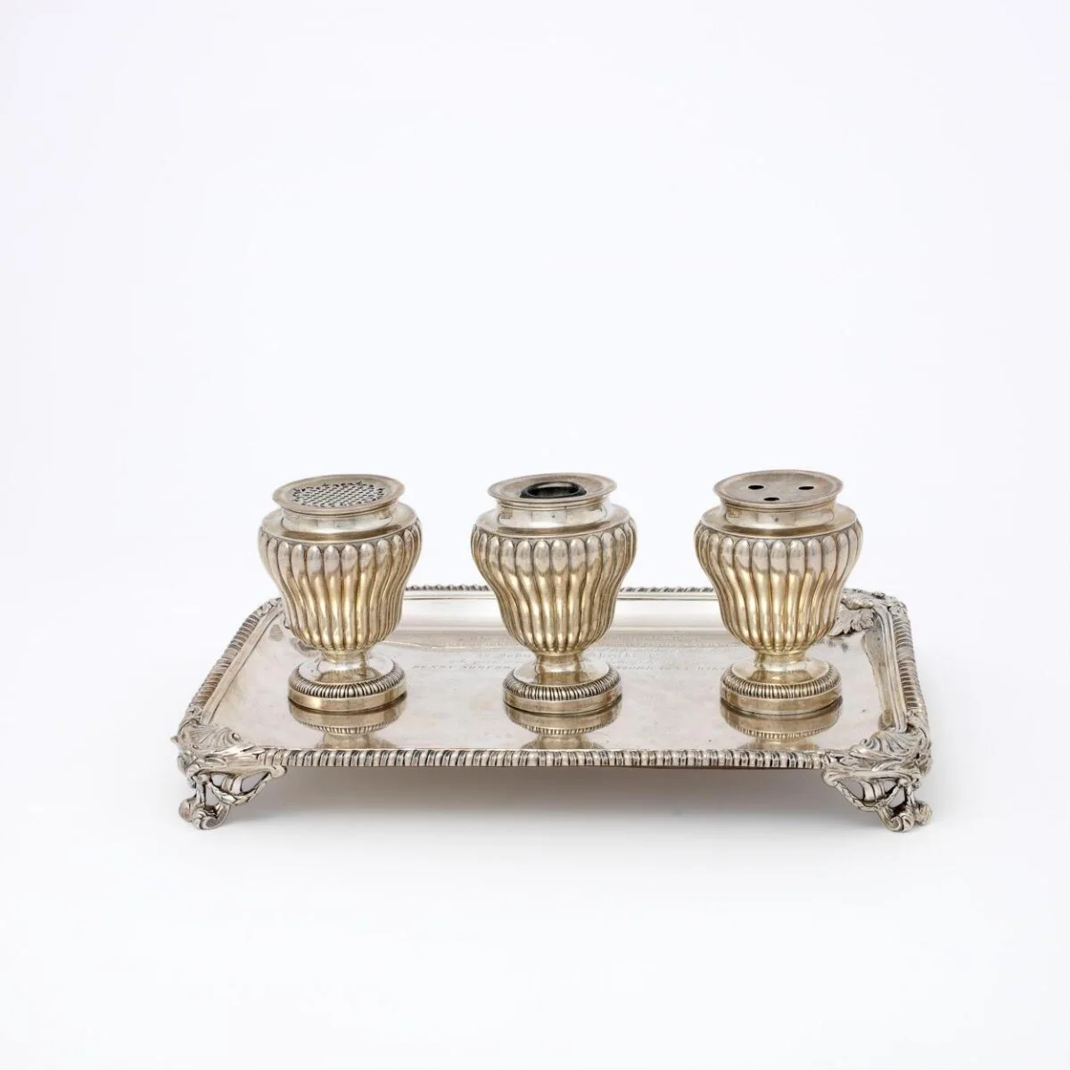 Inkstand — تصویر رکورد موزهٔ ویکتوریا و آلبرت