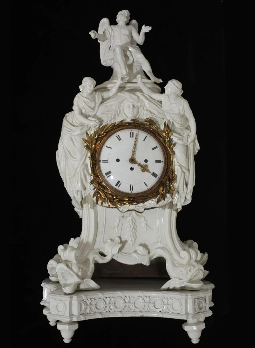 Clock case and pedestal — تصویر رکورد موزهٔ ویکتوریا و آلبرت