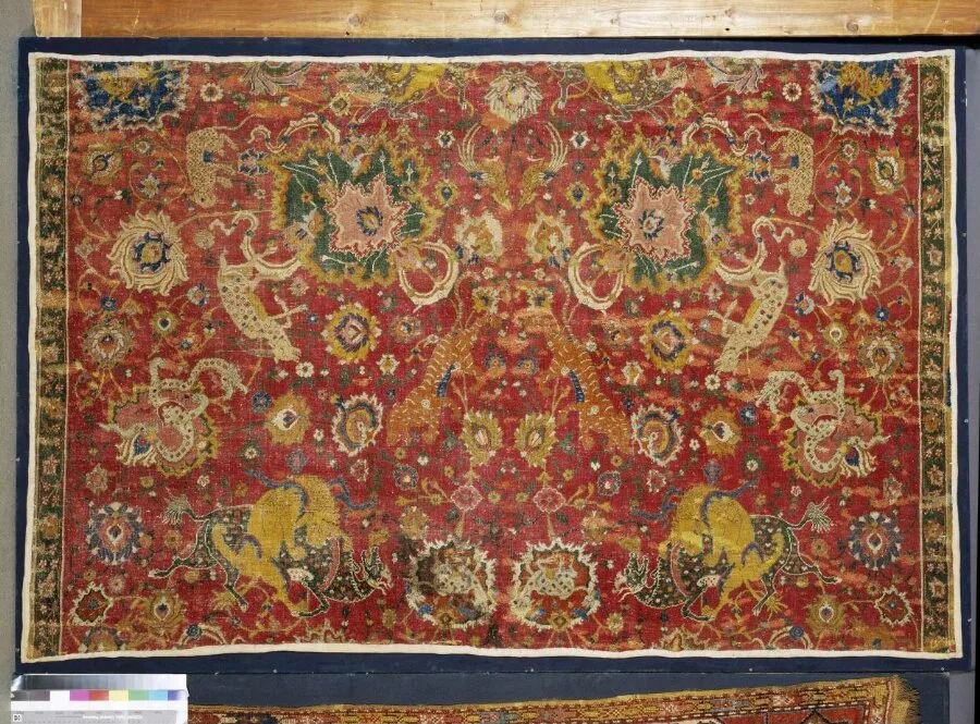 Carpet fragment — تصویر رکورد موزهٔ ویکتوریا و آلبرت