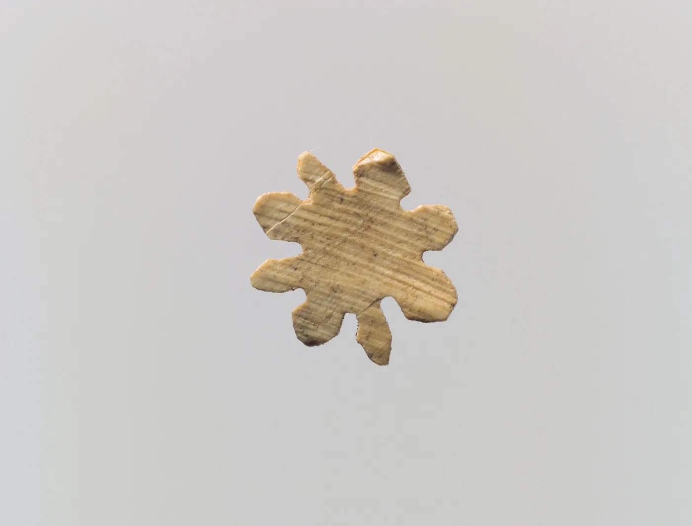 Inlay — تصویر رکورد موزهٔ متروپولیتن (دسترسی آزاد)