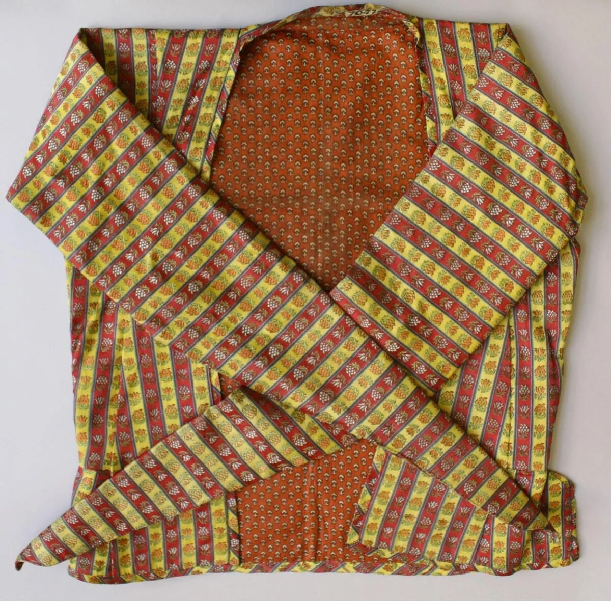 Jacket — تصویر رکورد موزهٔ ویکتوریا و آلبرت