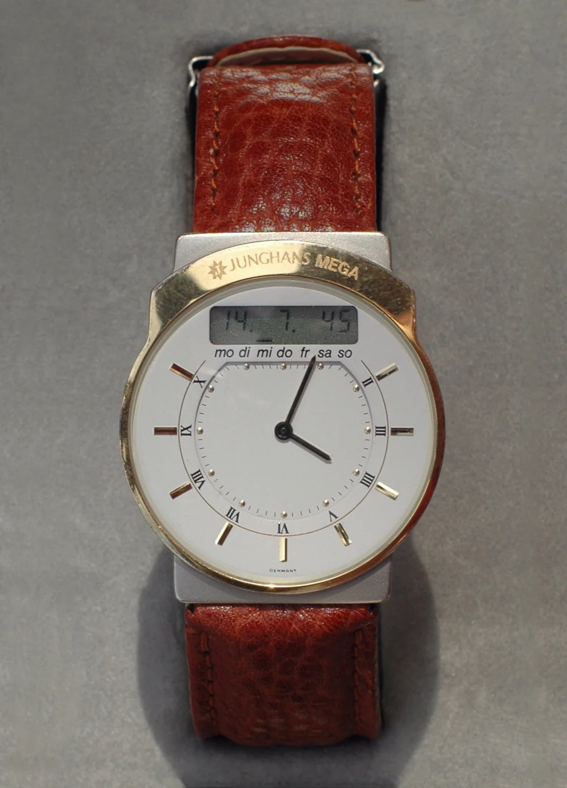 Junghans Mega — تصویر ویکی‌انبار