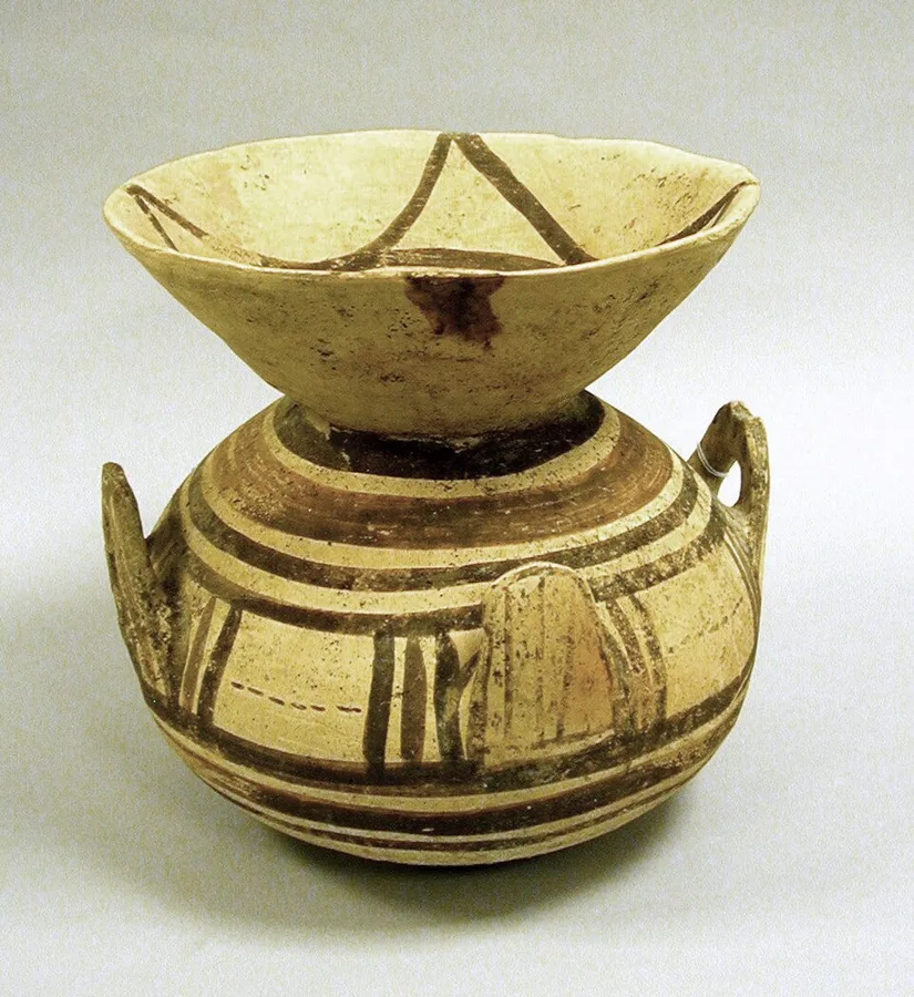 Terracotta funnel vase — تصویر رکورد ویکیداده