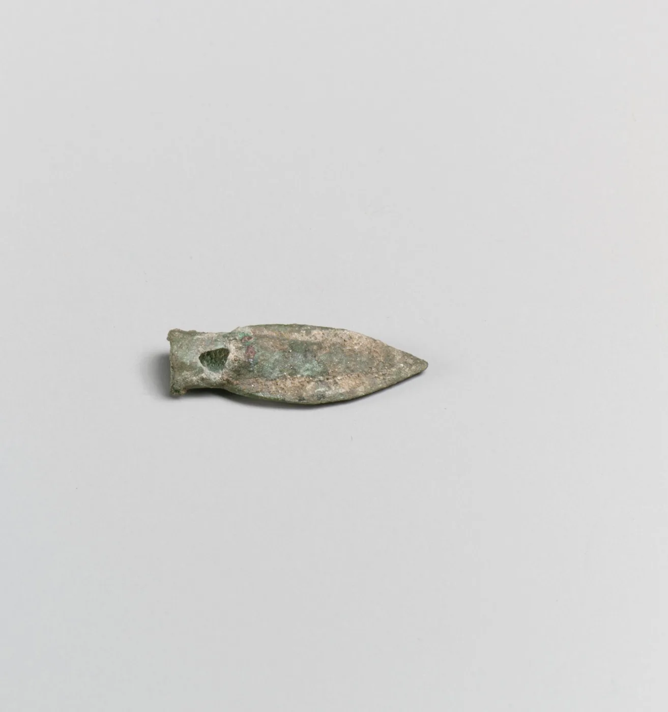 Bronze arrowhead — تصویر رکورد موزهٔ متروپولیتن (دسترسی آزاد)