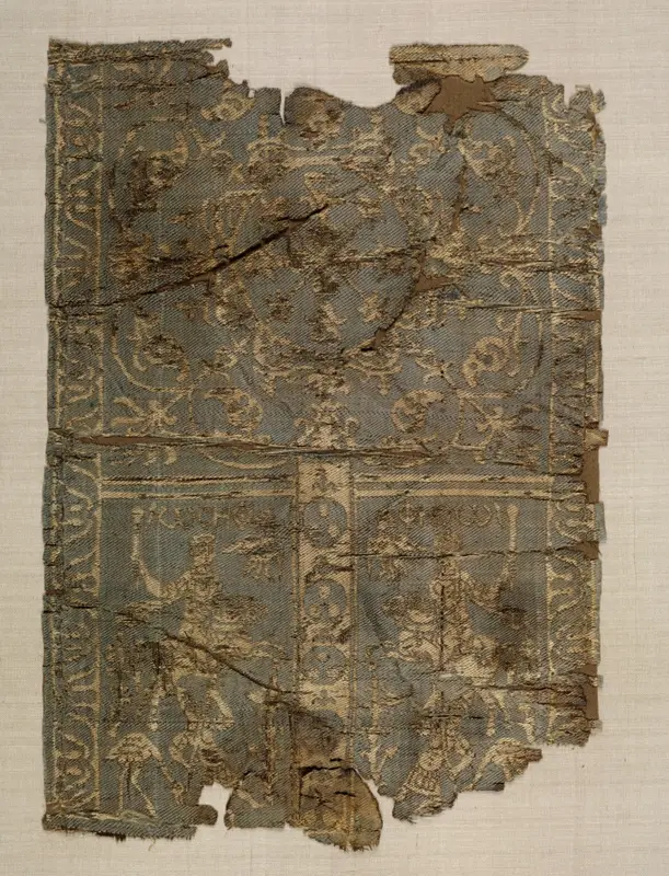 Silk Sleeve Decoration with Hunters — تصویر رکورد موزهٔ هنر کلیولند (دسترسی آزاد)
