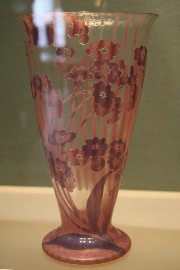 Vase Primevères roses — تصویر رکورد ویکی‌داده