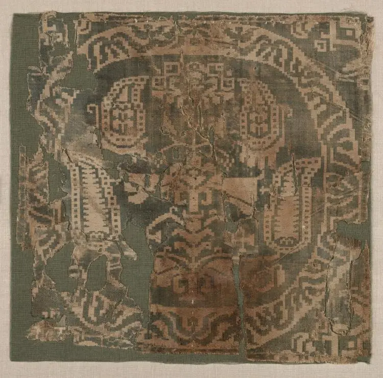 Roundel from a Tunic with Palmette Tree — تصویر رکورد موزهٔ هنر کلیولند (دسترسی آزاد)