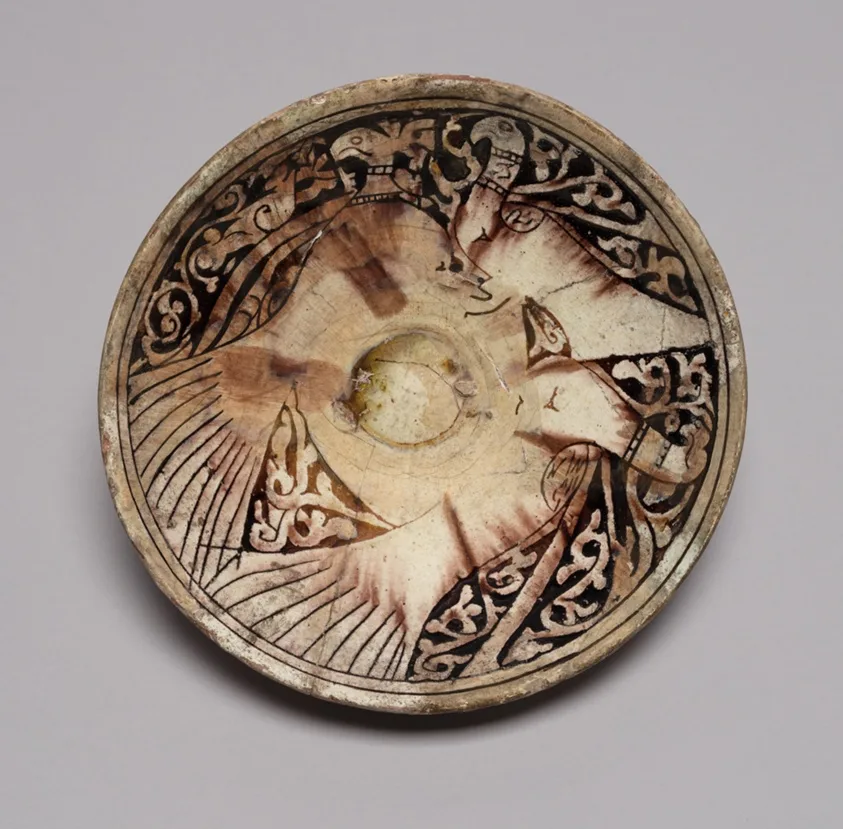 Bowl with Birds and Vegetal motifs — تصویر رکورد مؤسسهٔ هنر شیکاگو (دسترسی آزاد)