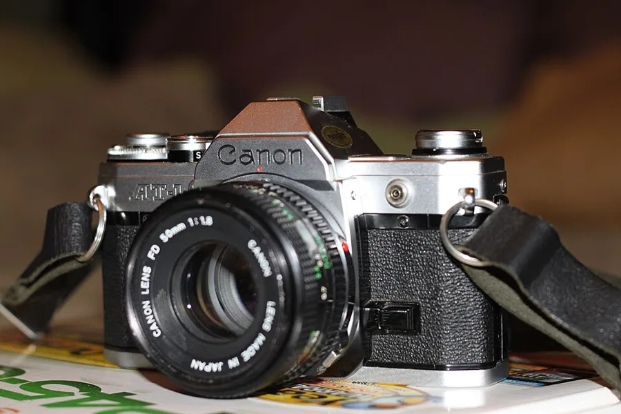 Canon AT-1 — تصویر رکورد ویکیداده