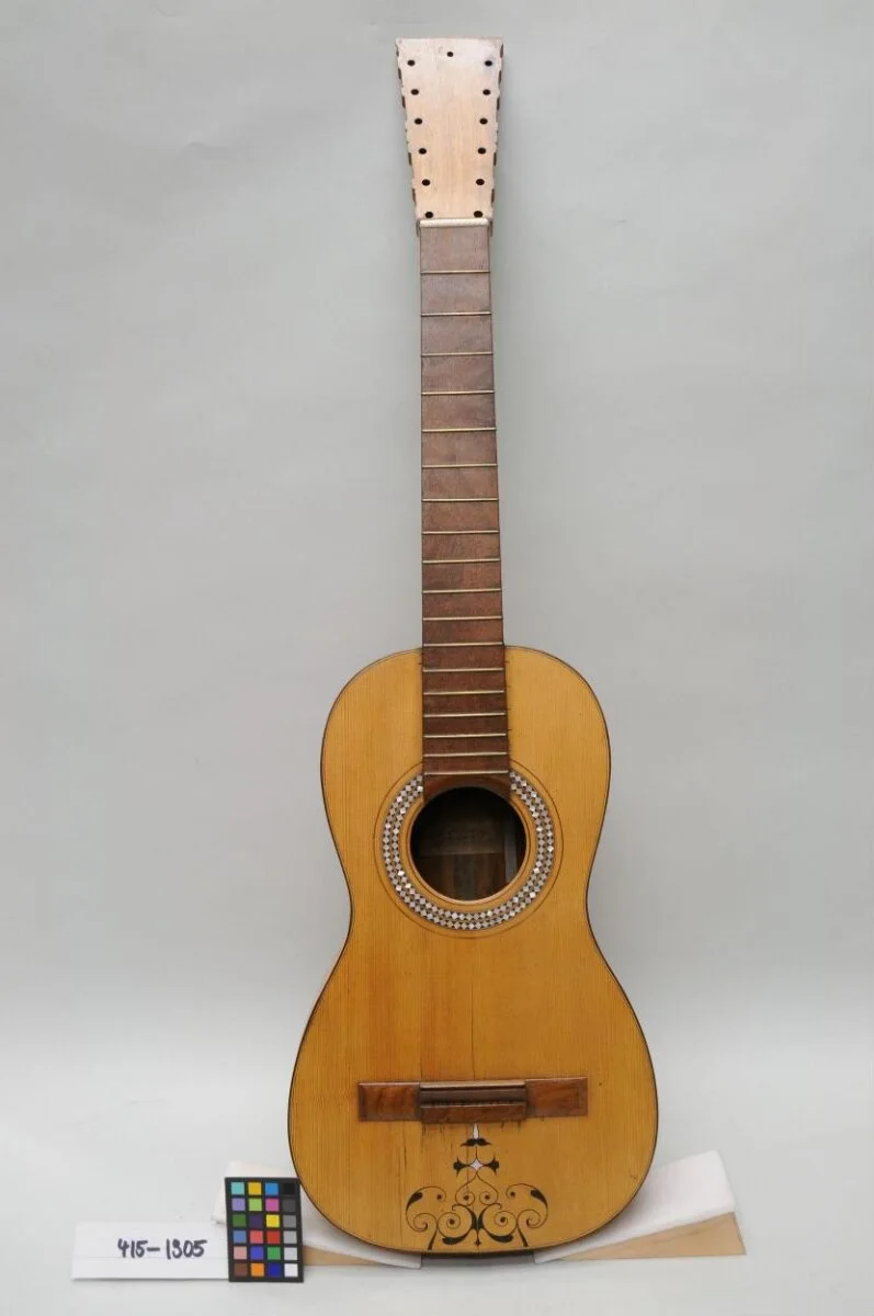 Guitar — تصویر رکورد موزهٔ ویکتوریا و آلبرت