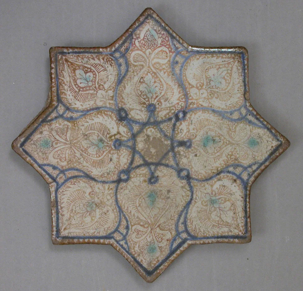 Star-Shaped Tile — تصویر رکورد موزهٔ متروپولیتن (دسترسی آزاد)