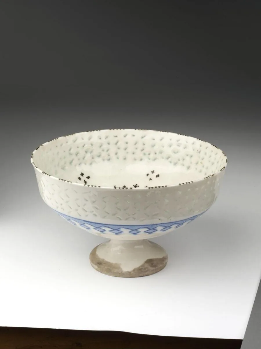 Footed bowl — تصویر رکورد موزهٔ ویکتوریا و آلبرت