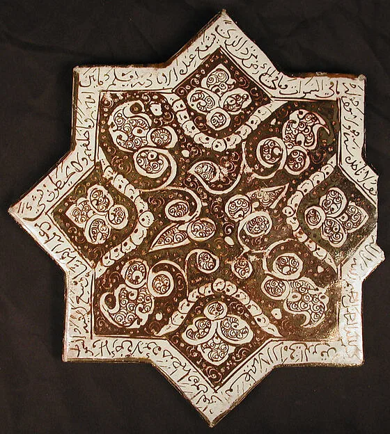 Star-Shaped Tile — تصویر رکورد موزهٔ متروپولیتن (دسترسی آزاد)