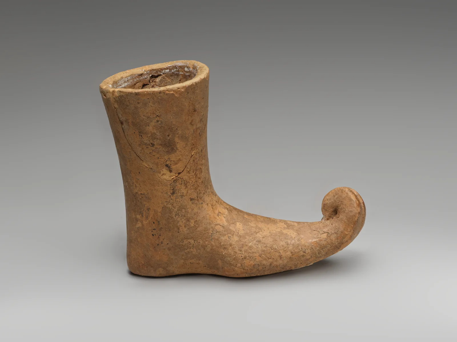 Votive boot — تصویر رکورد موزهٔ متروپولیتن (دسترسی آزاد)