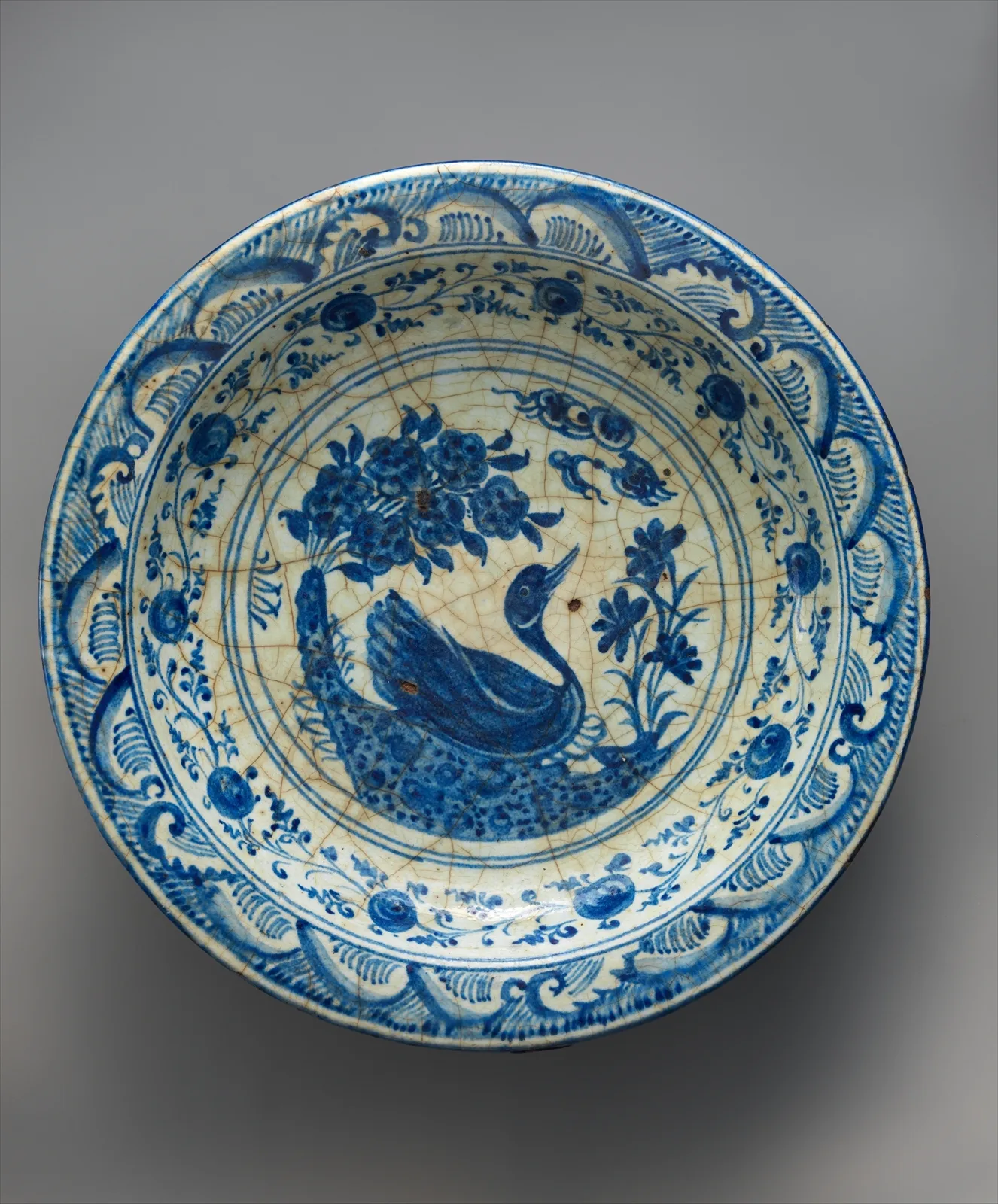 Dish with a Swimming Duck — تصویر رکورد موزهٔ متروپولیتن (دسترسی آزاد)