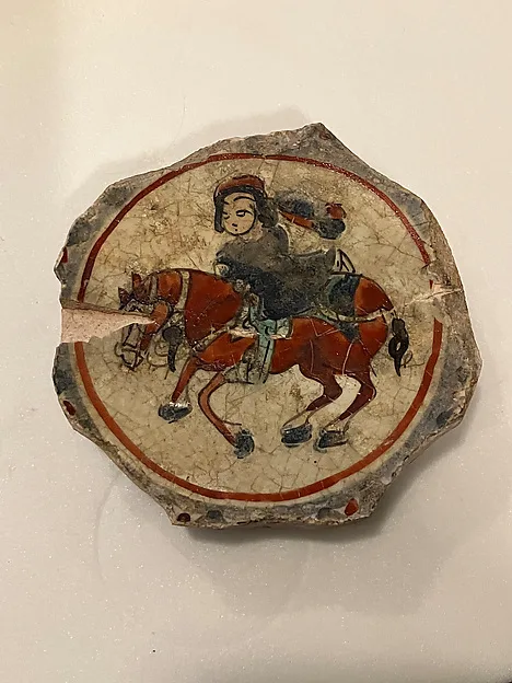 Fragment of a Bowl — تصویر رکورد موزهٔ متروپولیتن (دسترسی آزاد)