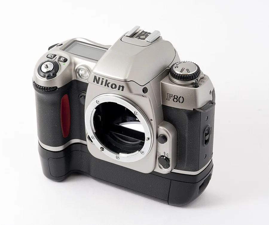 Nikon F80 — تصویر رکورد ویکی‌داده