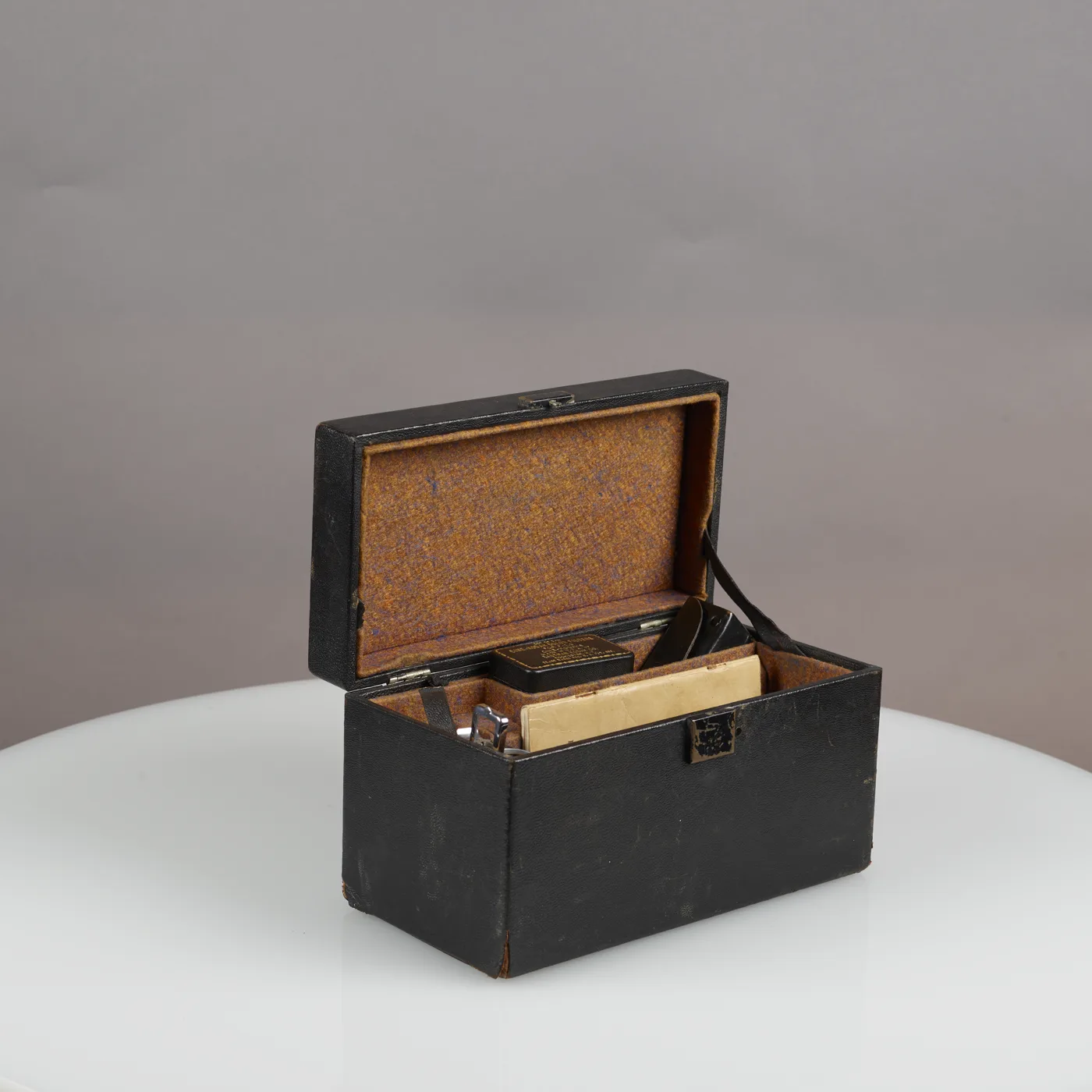 Cine-Kodak camera box — تصویر رکورد یوروپیانا