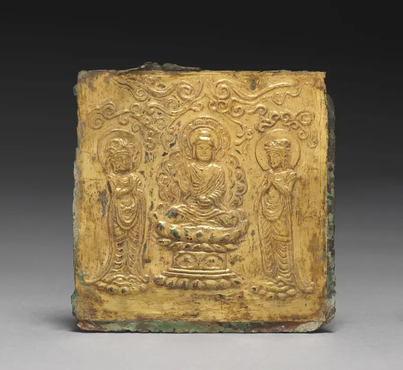 Plaque with the Image of Medicine Buddha Triad — تصویر رکورد موزهٔ هنر کلیولند (دسترسی آزاد)