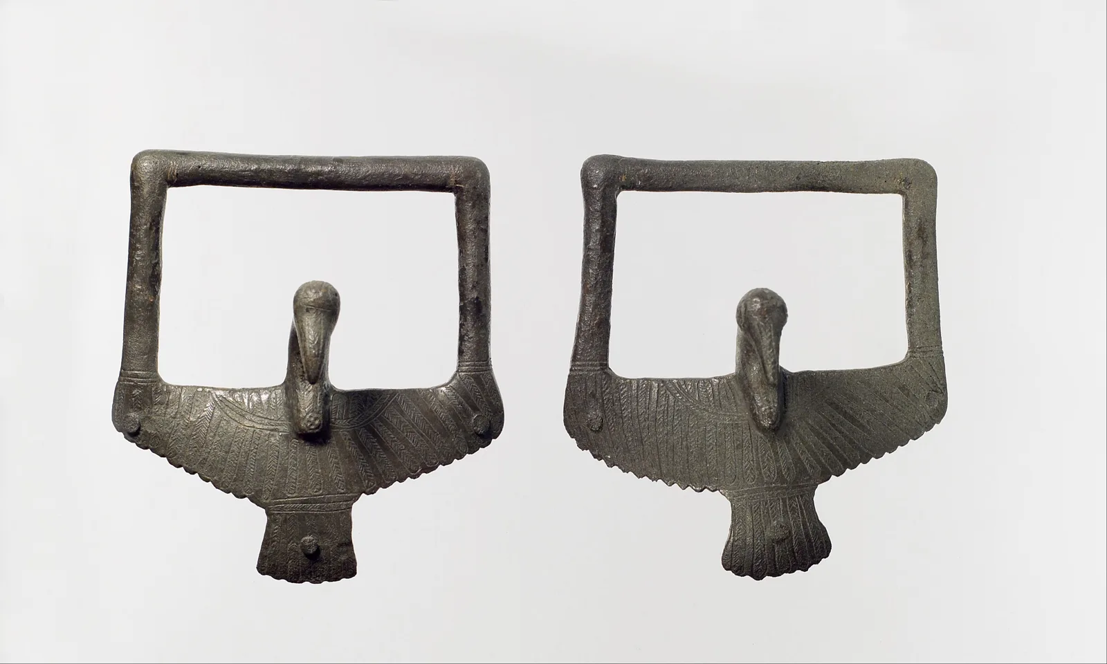 Pair of bird-shaped handles — تصویر رکورد موزهٔ متروپولیتن (دسترسی آزاد)