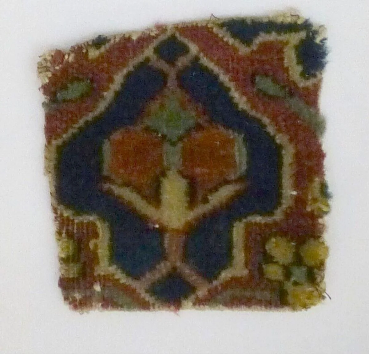 Carpet fragment — تصویر رکورد موزهٔ ویکتوریا و آلبرت