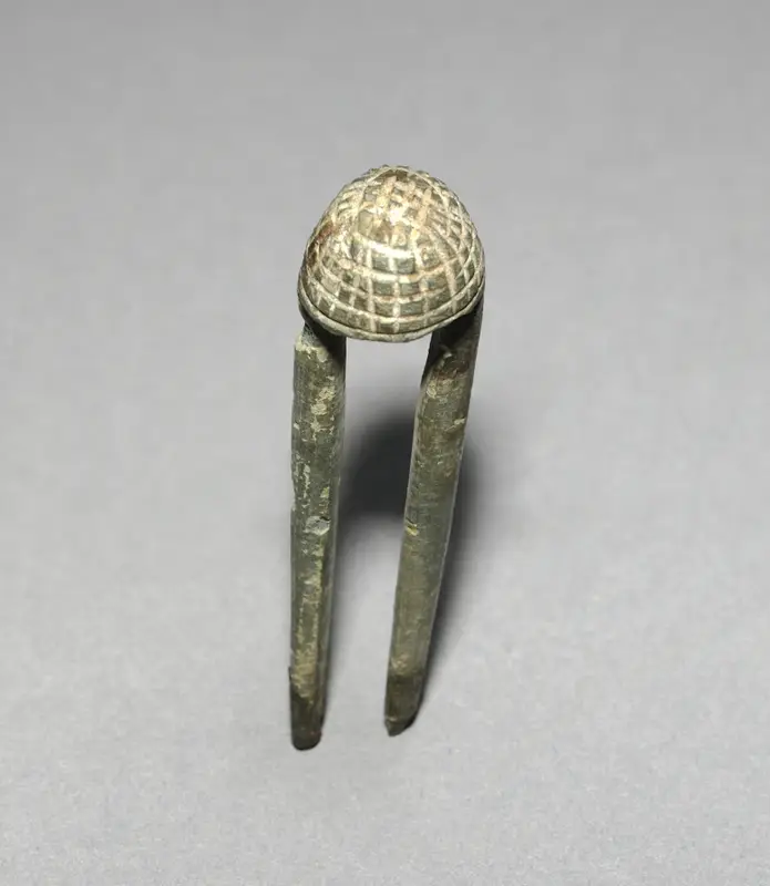 Topknot Pin — تصویر رکورد موزهٔ هنر کلیولند (دسترسی آزاد) — شمارهٔ رکورد 1917.1029