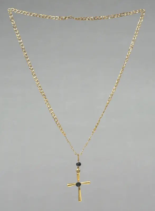 Chain with Pendant Cross — تصویر رکورد موزهٔ هنر کلیولند (دسترسی آزاد)