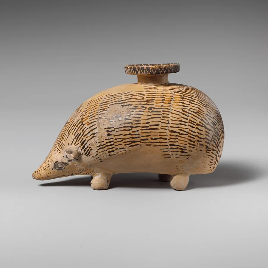 Terracotta aryballos (perfume vase) in the form of a hedgehog — تصویر رکورد ویکیداده