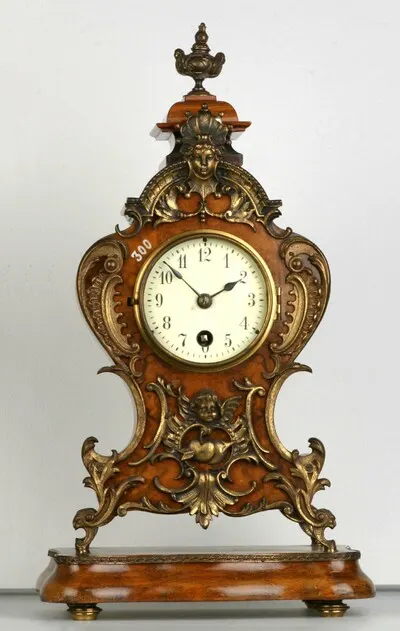 Tischuhr, A. G. für Uhrenfabrikation, Lenzkirch, 1894 — تصویر رکورد یوروپیانا