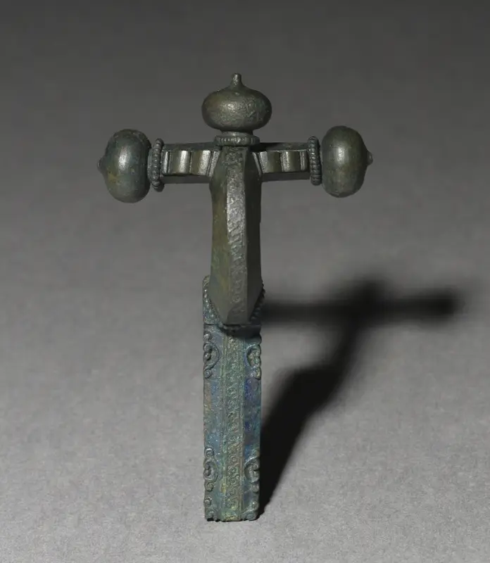 Crossbow Fibula — تصویر رکورد موزهٔ هنر کلیولند (دسترسی آزاد)