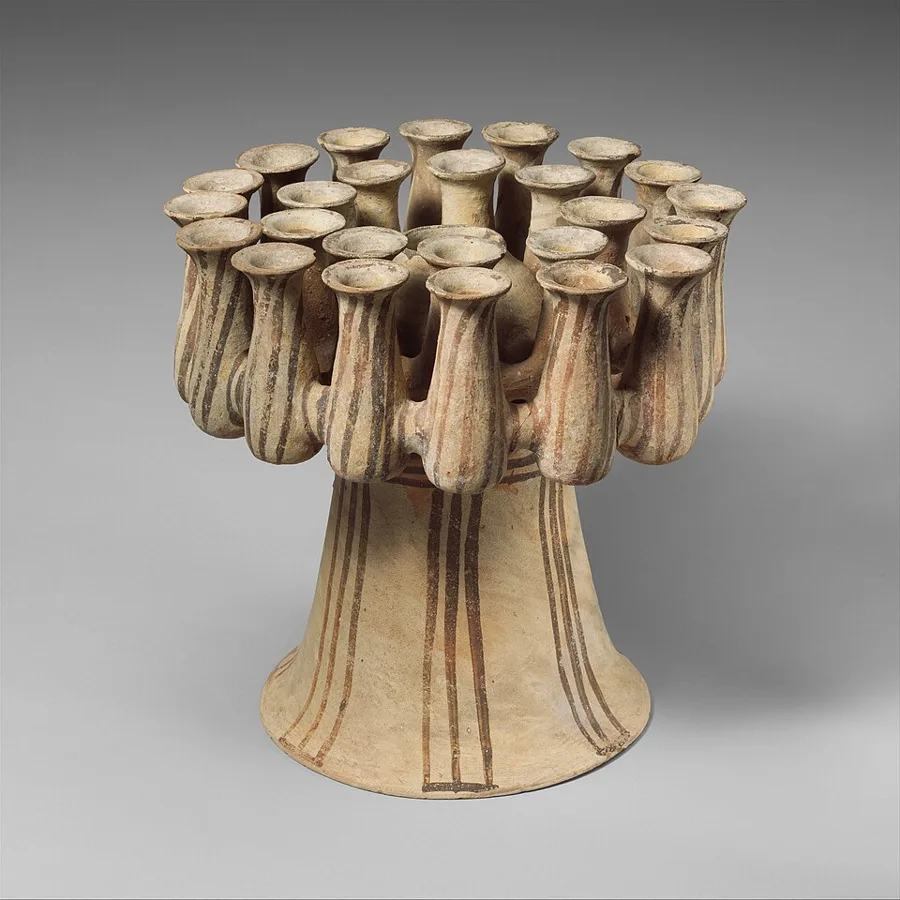 Terracotta kernos (vase for multiple offerings) — تصویر رکورد ویکی‌داده