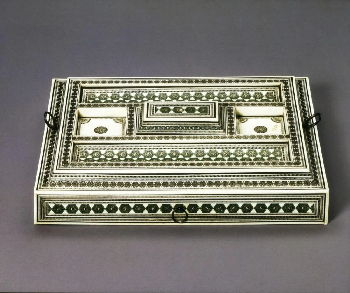 Inkstand — تصویر رکورد موزهٔ ویکتوریا و آلبرت