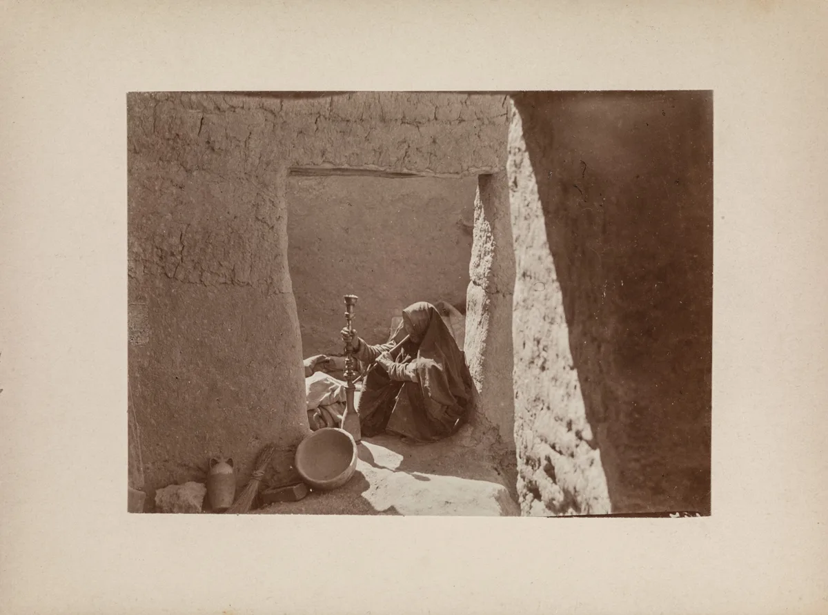 Wasserpfeife rauchen (Vorderasienexpedition 1906-1907 – 4. Persien 1907) — تصویر رکورد یوروپیانا