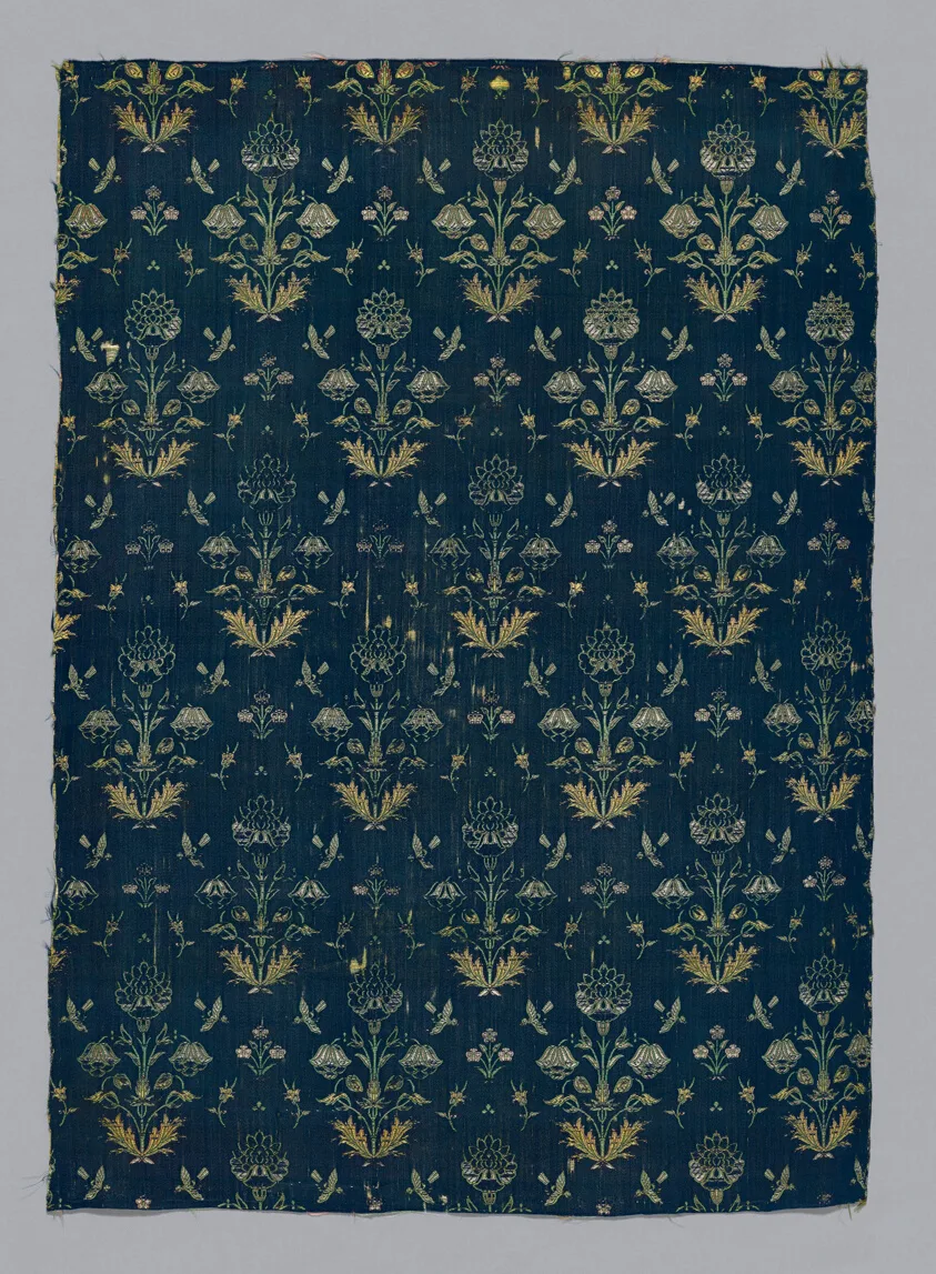 Fragment (Dress Fabric) — تصویر رکورد مؤسسهٔ هنر شیکاگو (دسترسی آزاد)