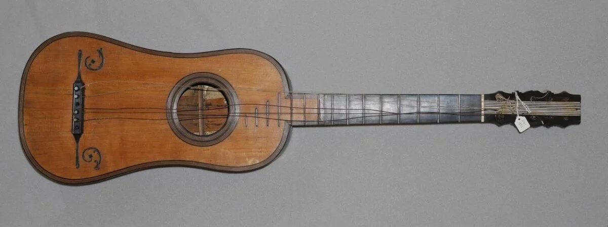 Guitar — تصویر رکورد موزهٔ ویکتوریا و آلبرت