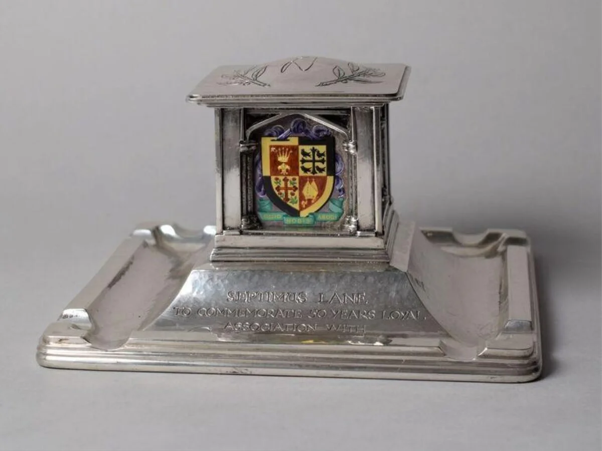 Inkstand — تصویر رکورد موزهٔ ویکتوریا و آلبرت