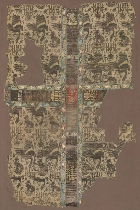 Fragmentary Chasuble with Woven Orphrey Band — تصویر رکورد موزهٔ هنر کلیولند (دسترسی آزاد)