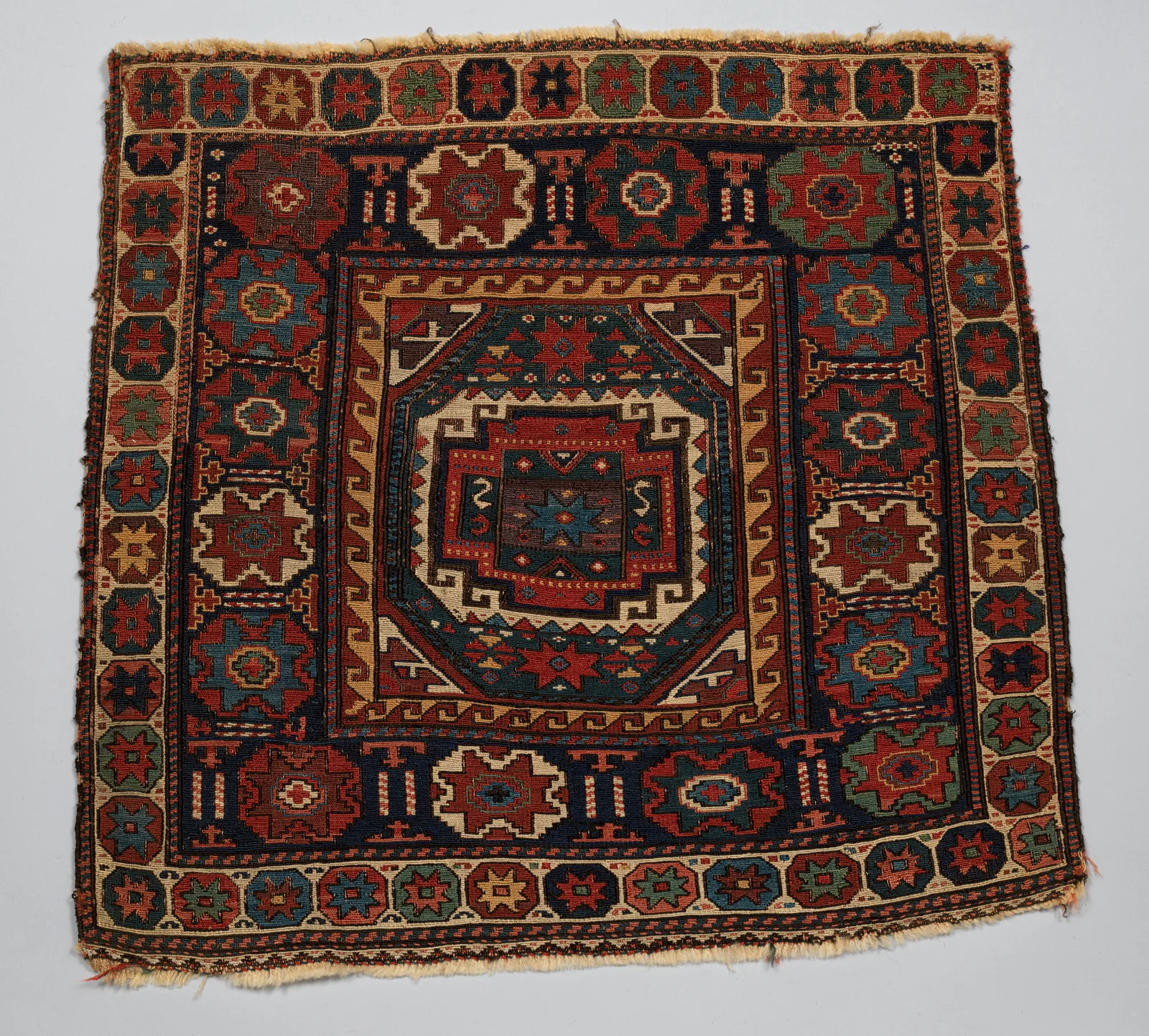 Face of Half a Double Saddle Bag (Khorjin) — تصویر رکورد موزهٔ متروپولیتن (دسترسی آزاد)
