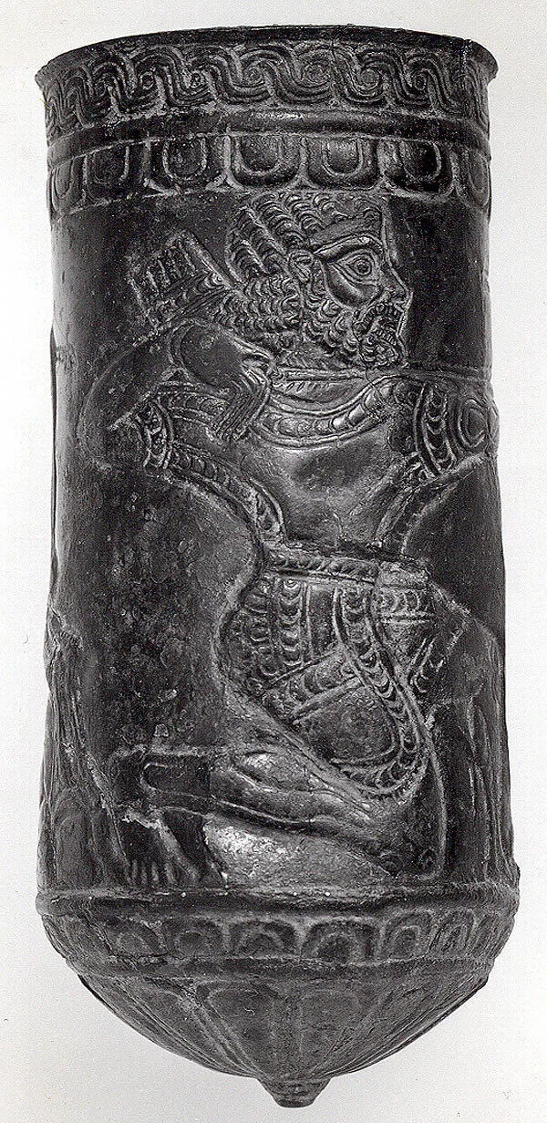 Beaker with archer and bull — تصویر رکورد موزهٔ متروپولیتن (دسترسی آزاد)