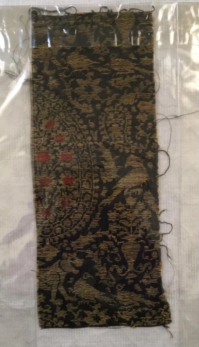 Woven silk fragment — تصویر رکورد موزهٔ ویکتوریا و آلبرت