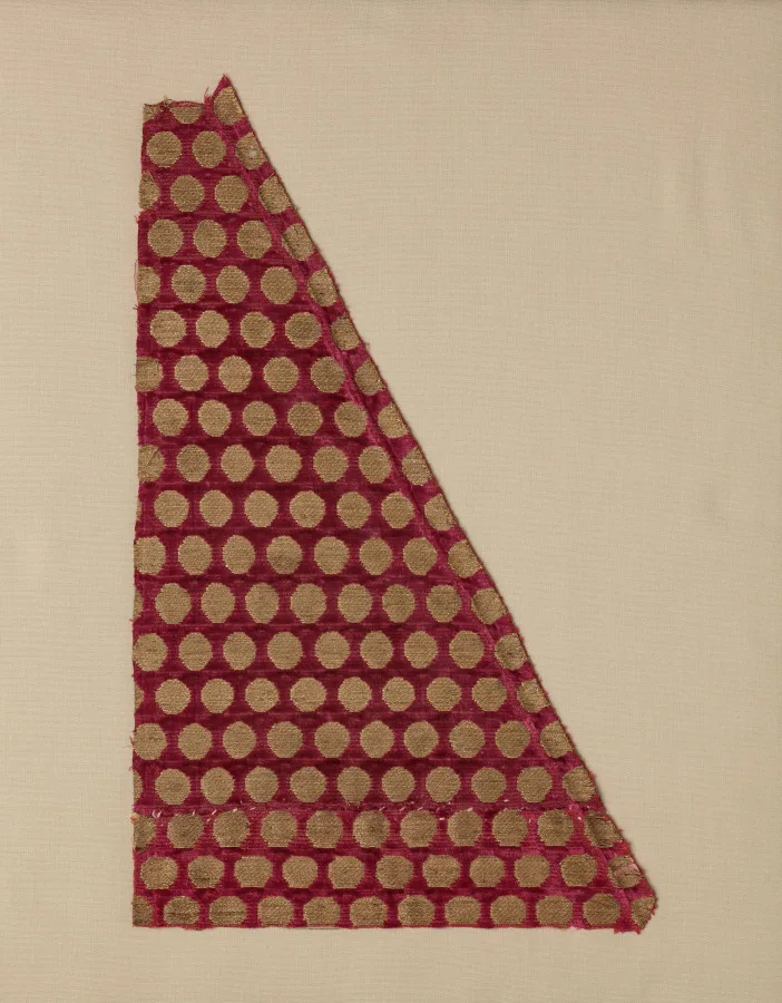Velvet Fragment in Two Pieces — تصویر رکورد موزهٔ هنر کلیولند (دسترسی آزاد)