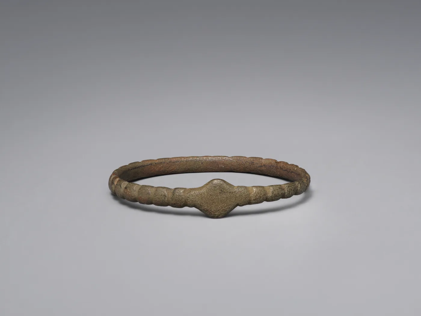Bracelet — تصویر رکورد موزهٔ متروپولیتن (دسترسی آزاد)