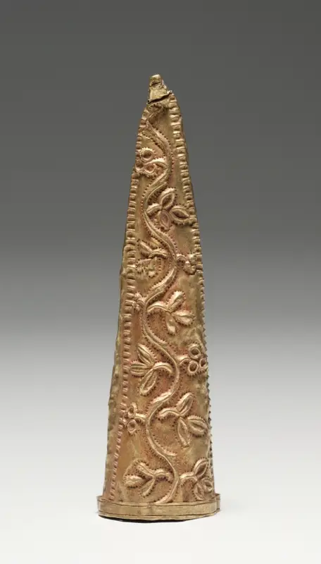 Knife-sheath tip (sika boha) — تصویر رکورد موزهٔ هنر کلیولند (دسترسی آزاد)