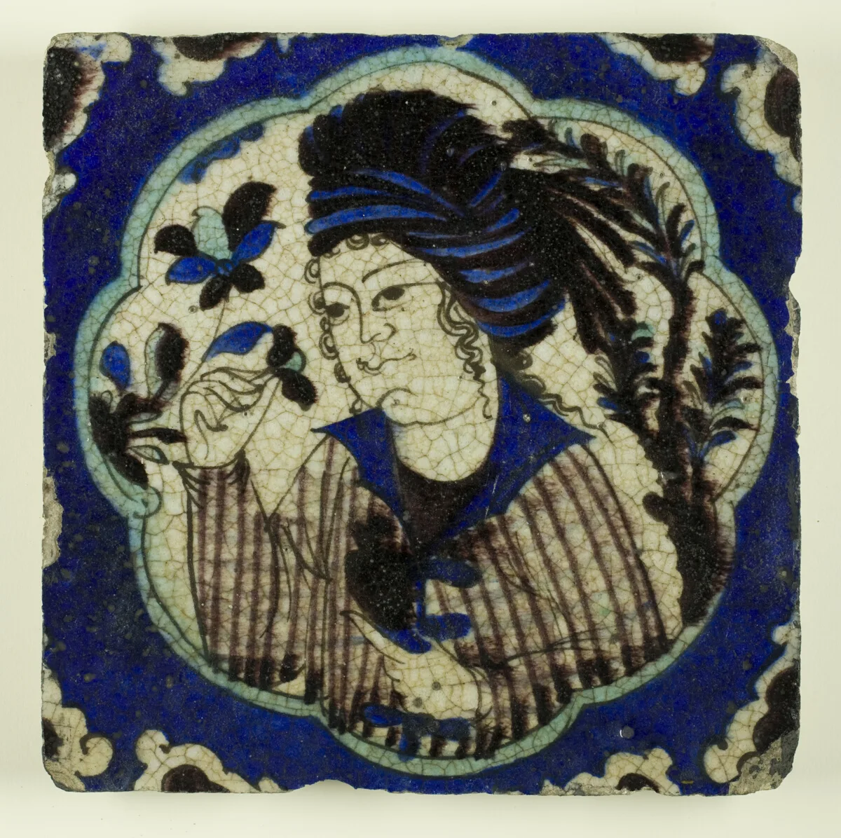 Tile with a Portrait of a Young Man Inhaling the Perfume of a Flower — تصویر رکورد مؤسسهٔ هنر شیکاگو (دسترسی آزاد)