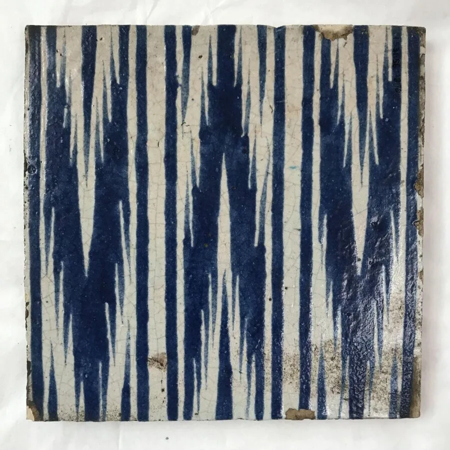 Tehran Floor Tile imitating Ikat Patterned Silk — تصویر رکورد موزهٔ ویکتوریا و آلبرت