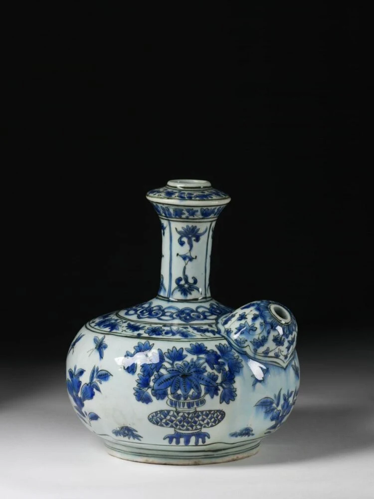 نمای تکمیلی همان اثر — شمارهٔ اموال C.1958-1910
