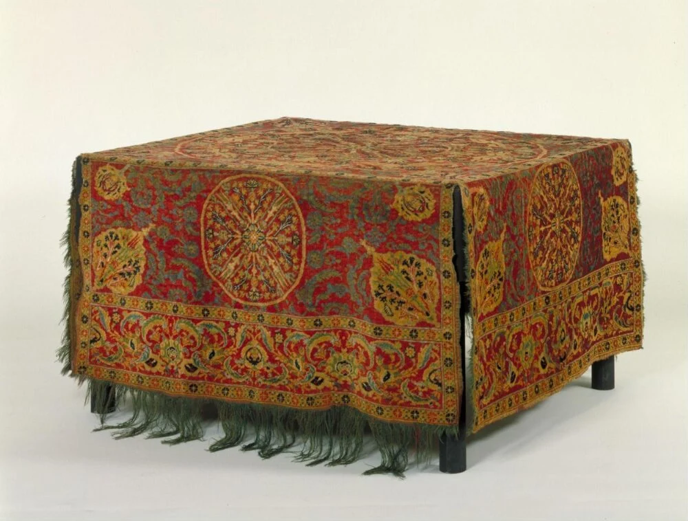Table carpet — تصویر رکورد موزهٔ ویکتوریا و آلبرت