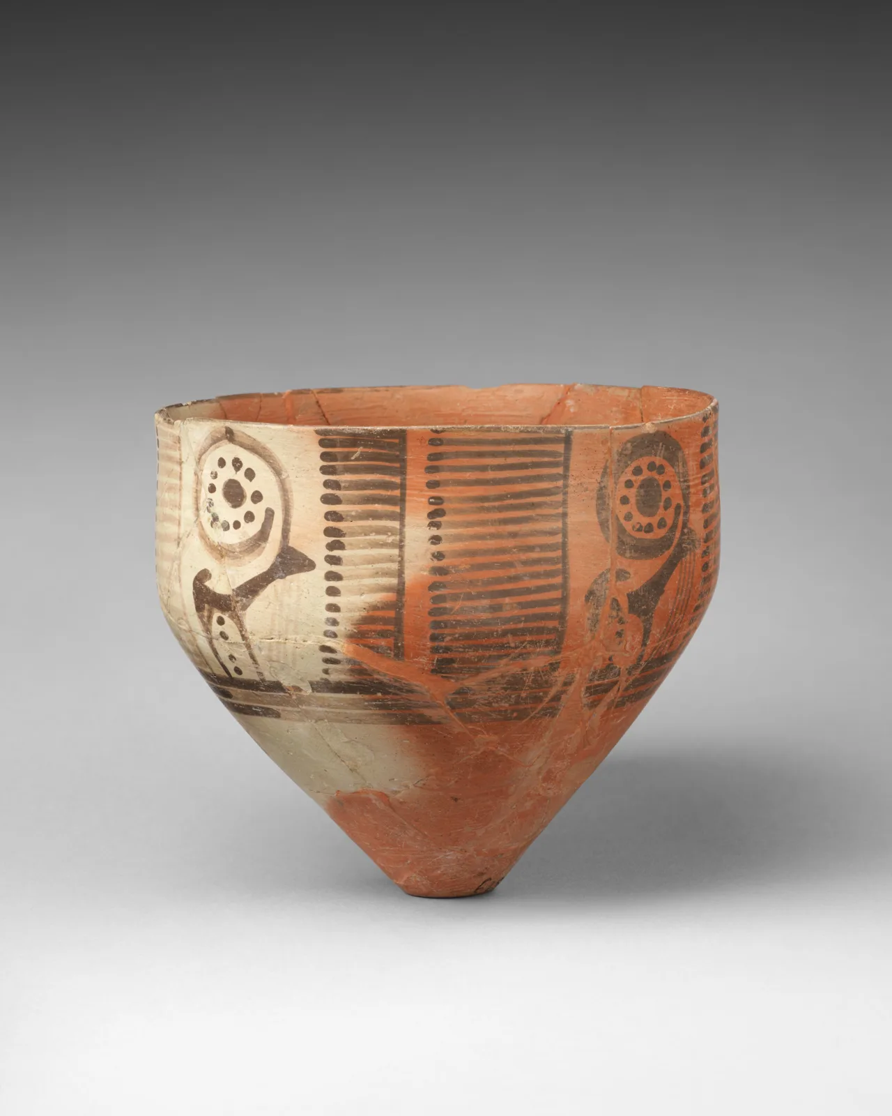 Cup decorated with ibexes — تصویر رکورد موزهٔ متروپولیتن (دسترسی آزاد)